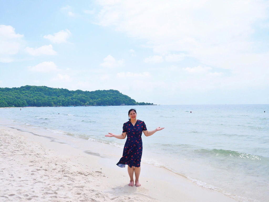 Mẹ Rạng Rỡ Tại Bãi Biển Phú Quốc 🌊🏖️